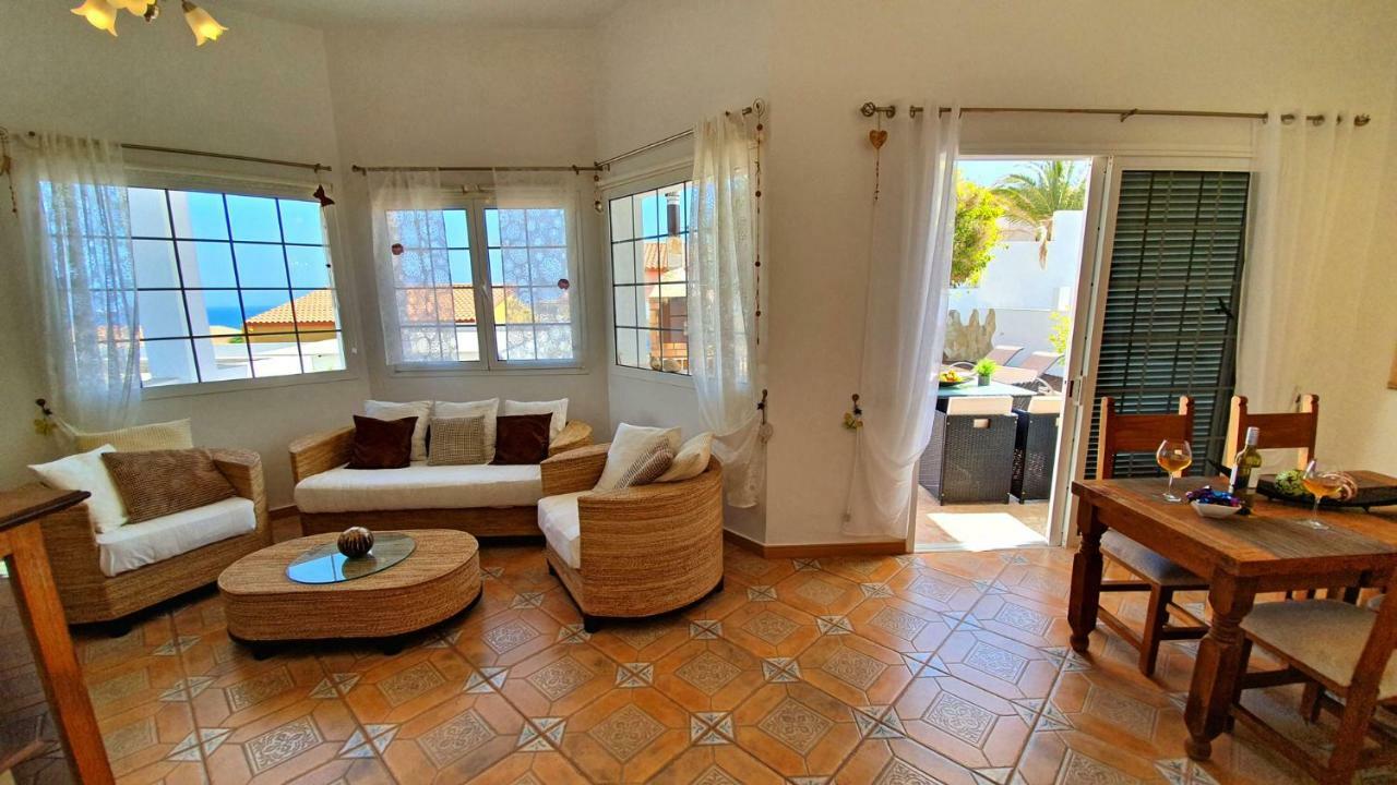 Ferienhaus Casa Blanca - Tarajalejo - Glasfaserinternet - Meerblick Bagian luar foto